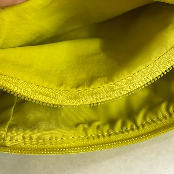 luluemon athletica Multi-Pocket Belt Bag - Picture 4 of 7